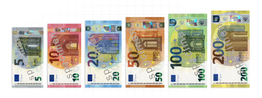 Tutti i sei tagli di banconote in euro sono riportati in verticale uno accanto all’altro, in ordine ascendente per formato e taglio, dal più piccolo (€5) al più grande (€200).